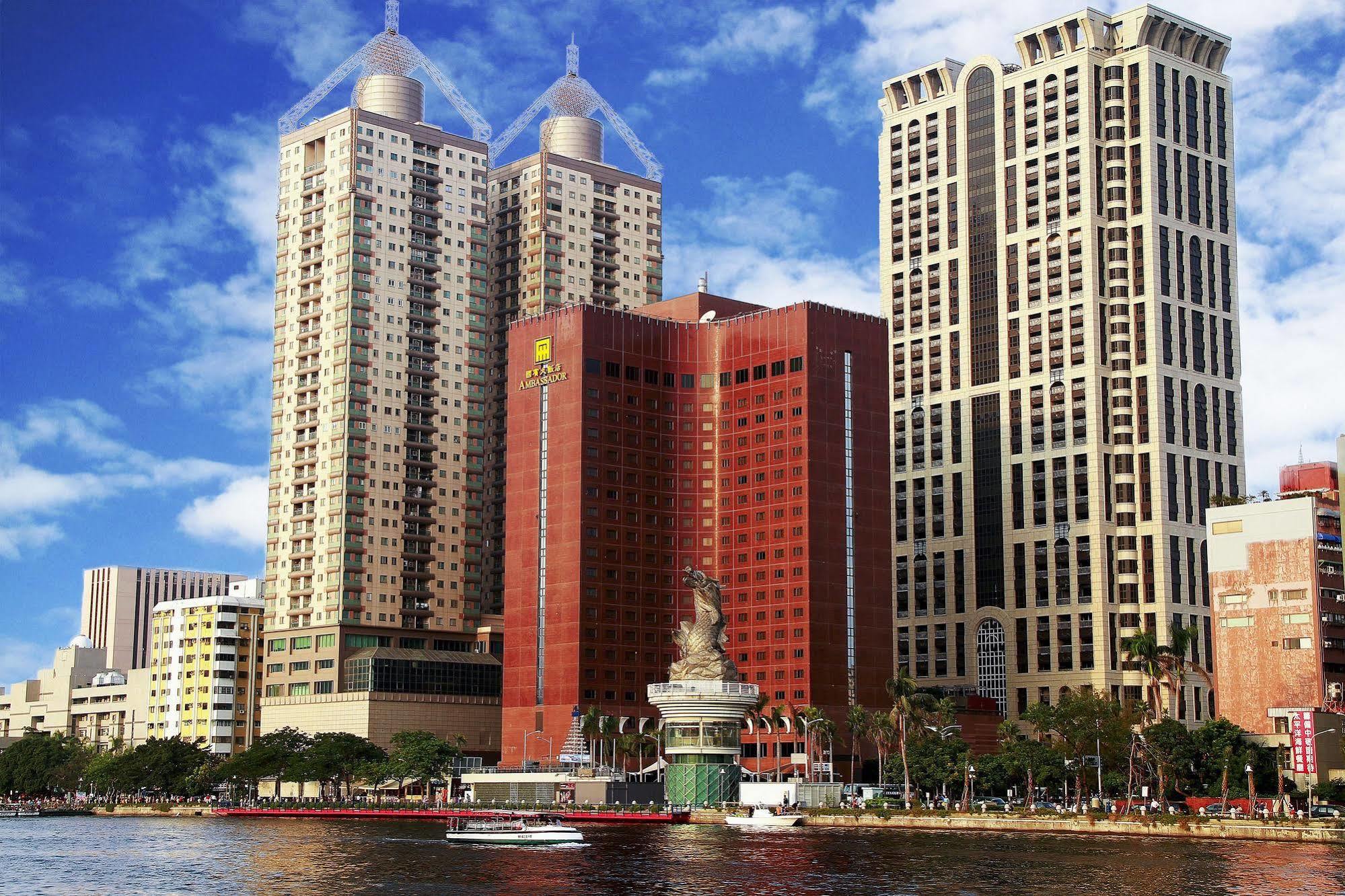 Ambassador Hotel Kaohsiung Bagian luar foto